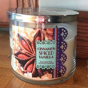 Cinnamon Spiced Vanilla Bath and Body Works Candle